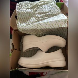 Women’s Crocs At Work size 11 white